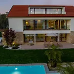 Villa Lima View *