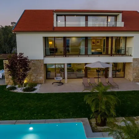 Villa Lima View *
